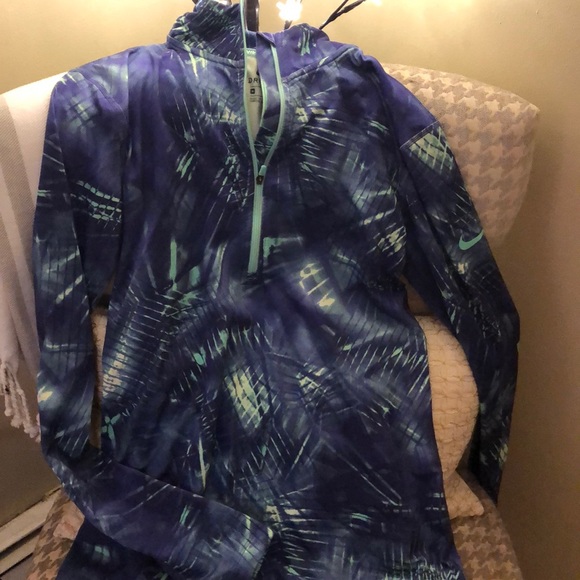 Nike Top - Picture 1 of 3